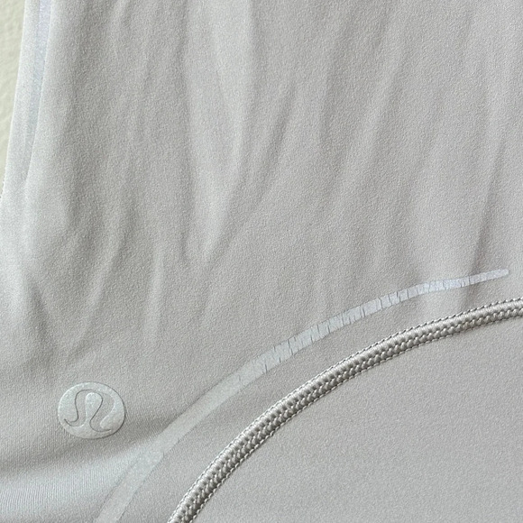 Lululemon Base Pace High-Rise Reflective Crop 23" Gull Grey Size 6 - Picture 13 of 16